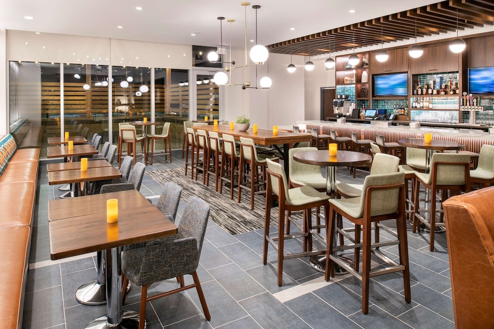 Hyatt Place East Moline/Quad Cities 40/54