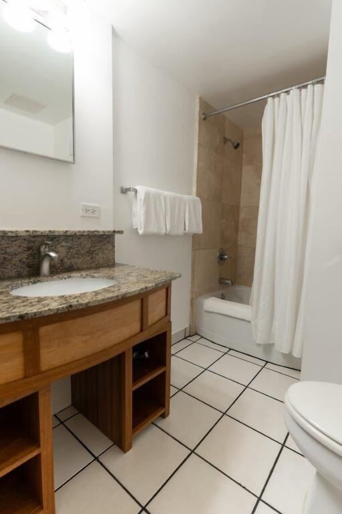 Holiday Surf Hotel 42/43