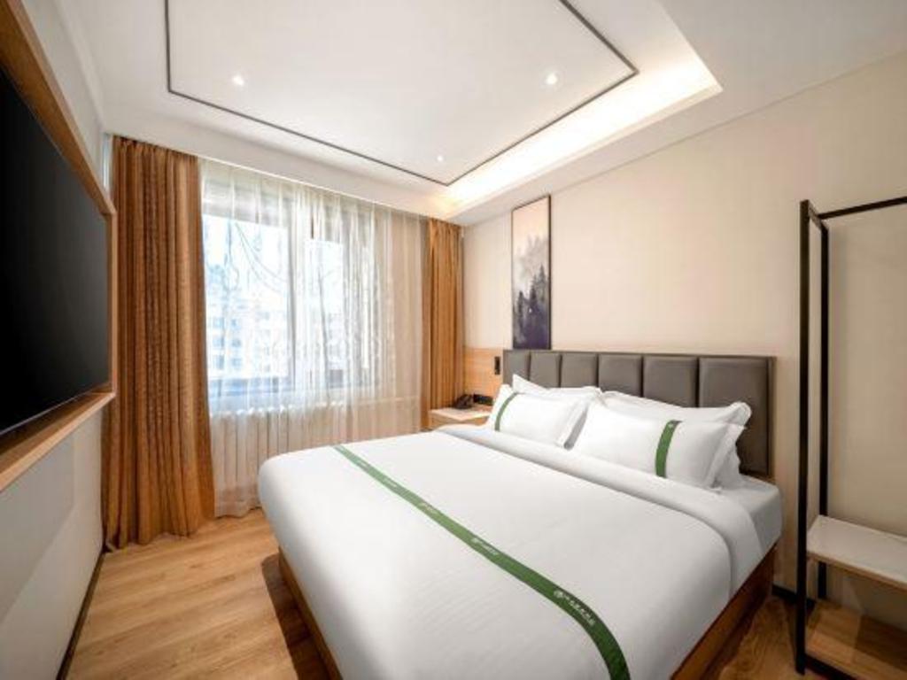 Light, Luxury, Family, 1 King and 1 Single Beds