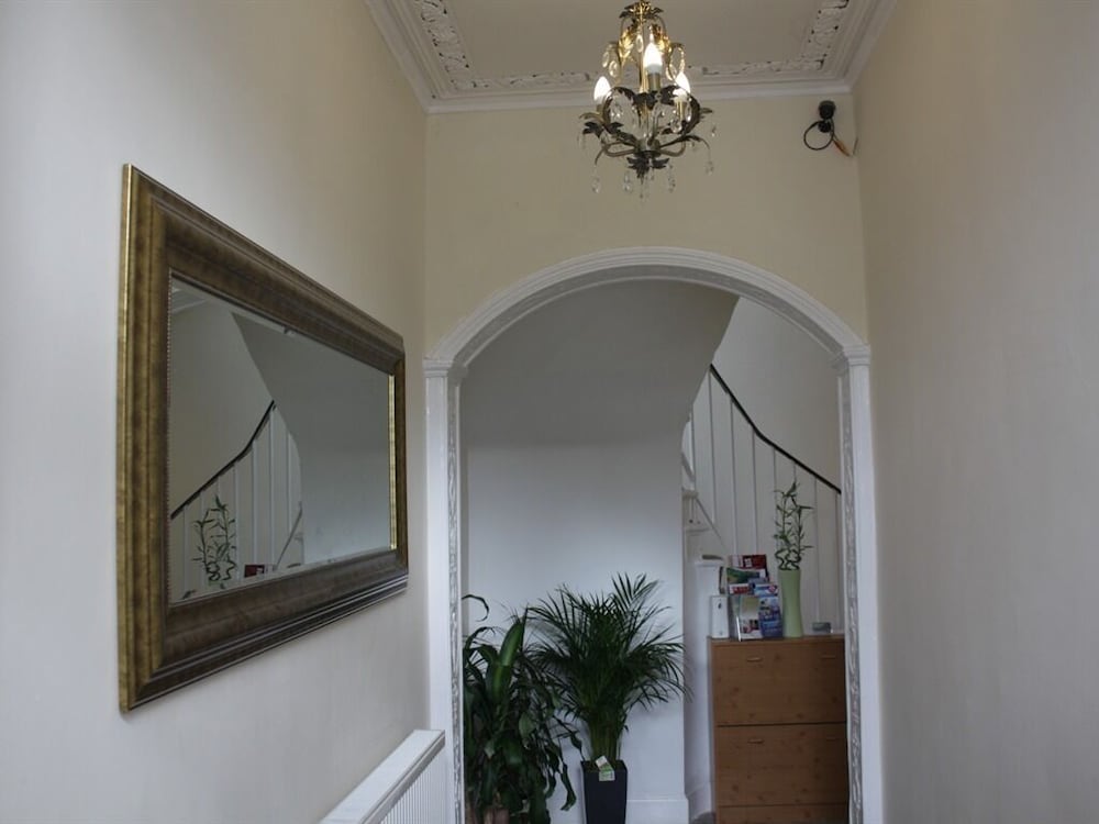 Edinburgh Holiday Guest House 2/40