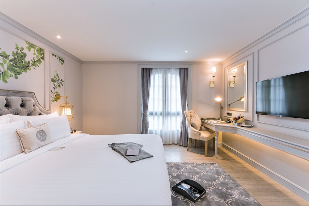 PREMIER ROOM