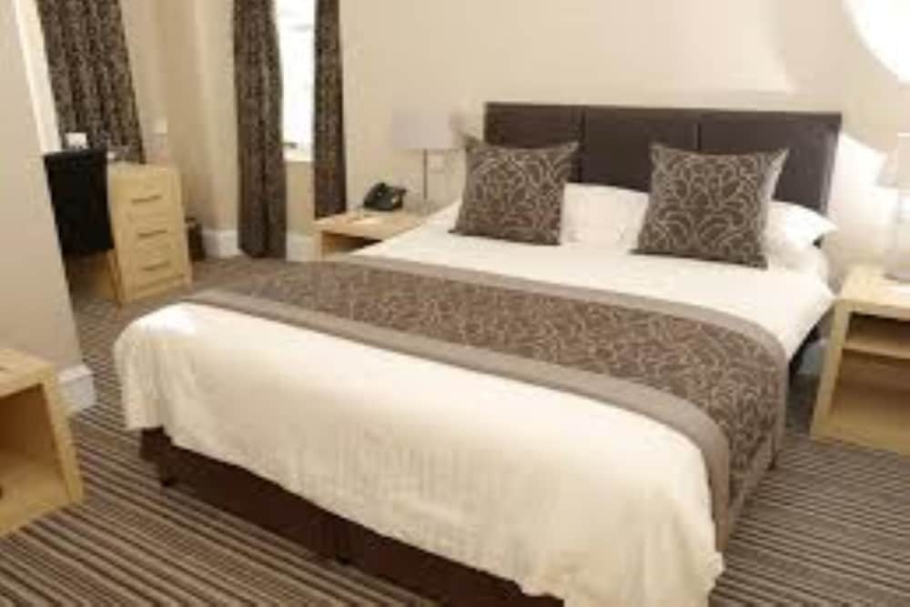 Best Western Burnett Arms Hotel 11/23