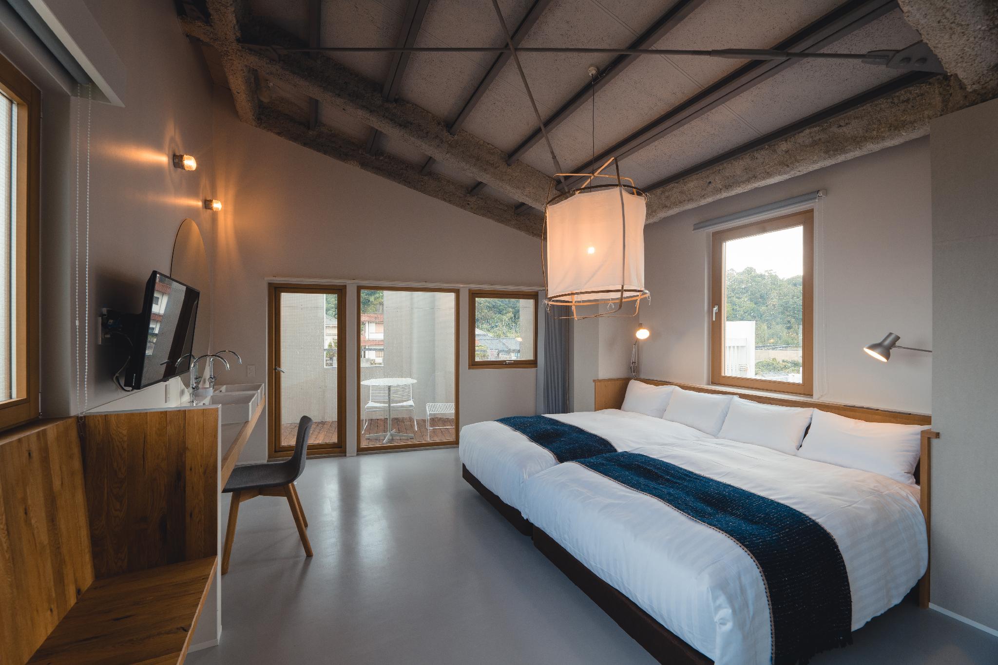 Suite, Twin Beds, Mountain View, Night View, Bathtub
