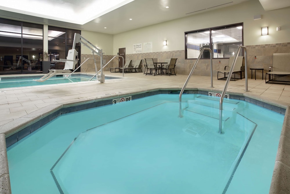 Hampton Inn & Suites I-35/ Mulvane 25/51
