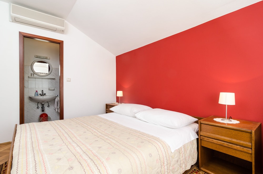 GUESTHOUSE MORETIC 10/40