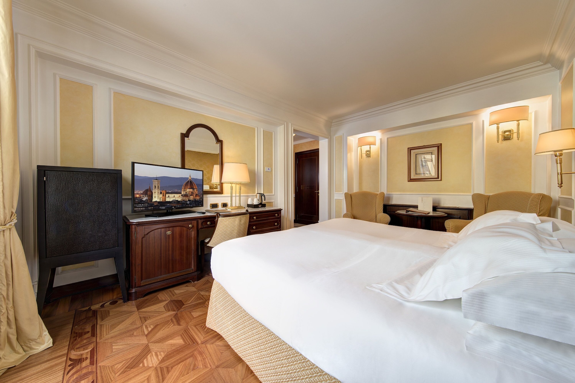 DELUXE, DOUBLE BED