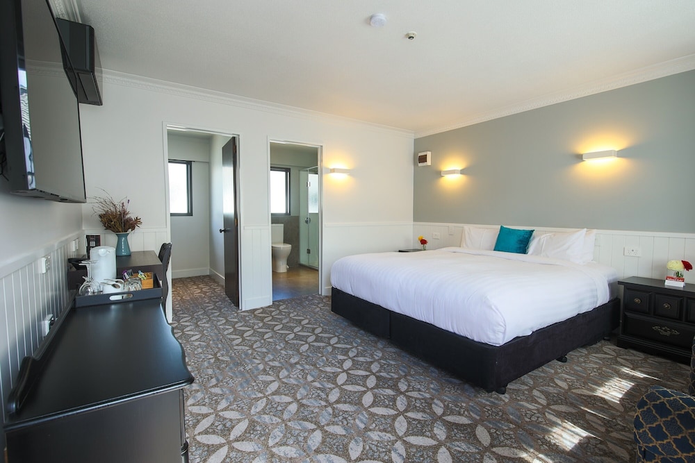 Scenic Hotel Cotswold 9/69