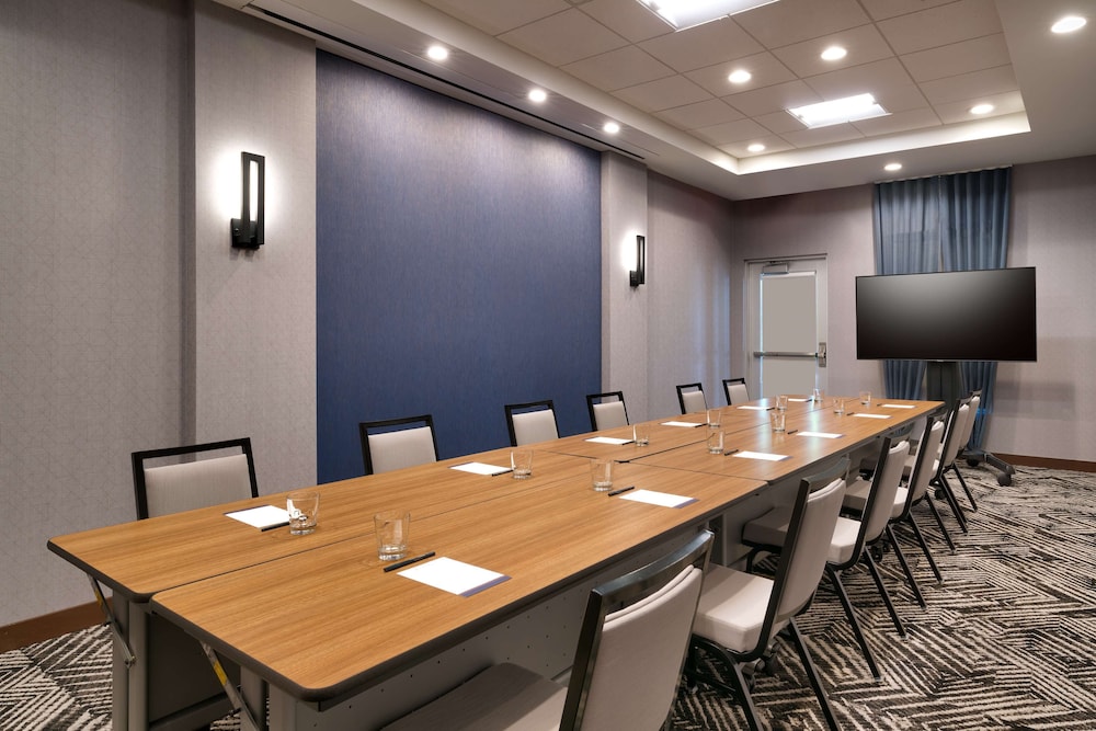 Hyatt Place Fayetteville/Springdale 24/33