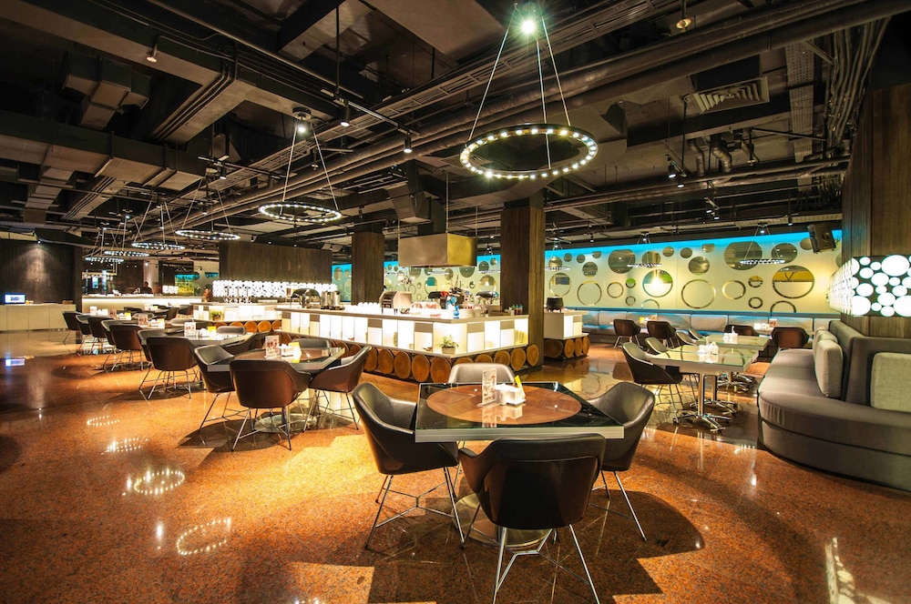FM7 Resort Hotel Jakarta Airport 32/38
