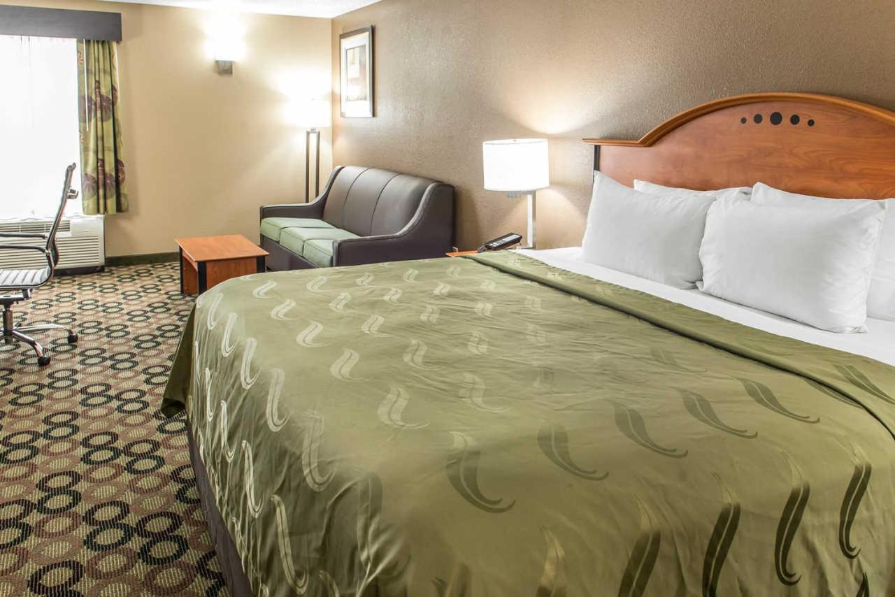 ROOM, KING BED