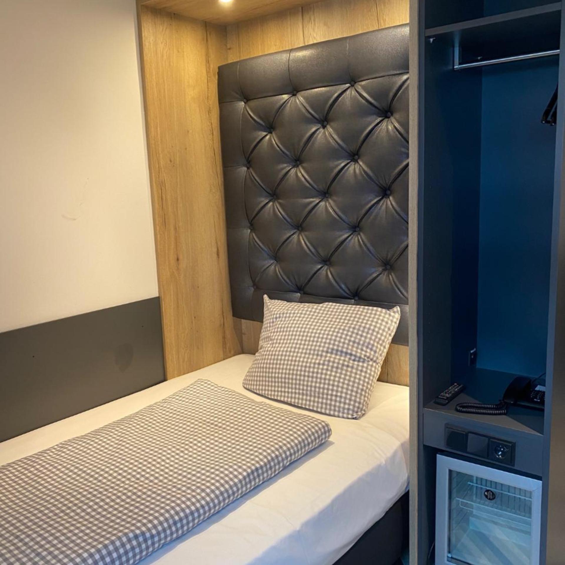 Room, Single
