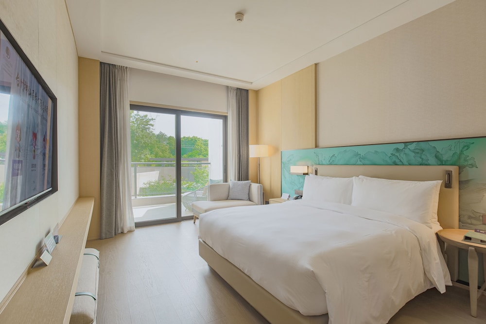 STANDARD, KING BED
