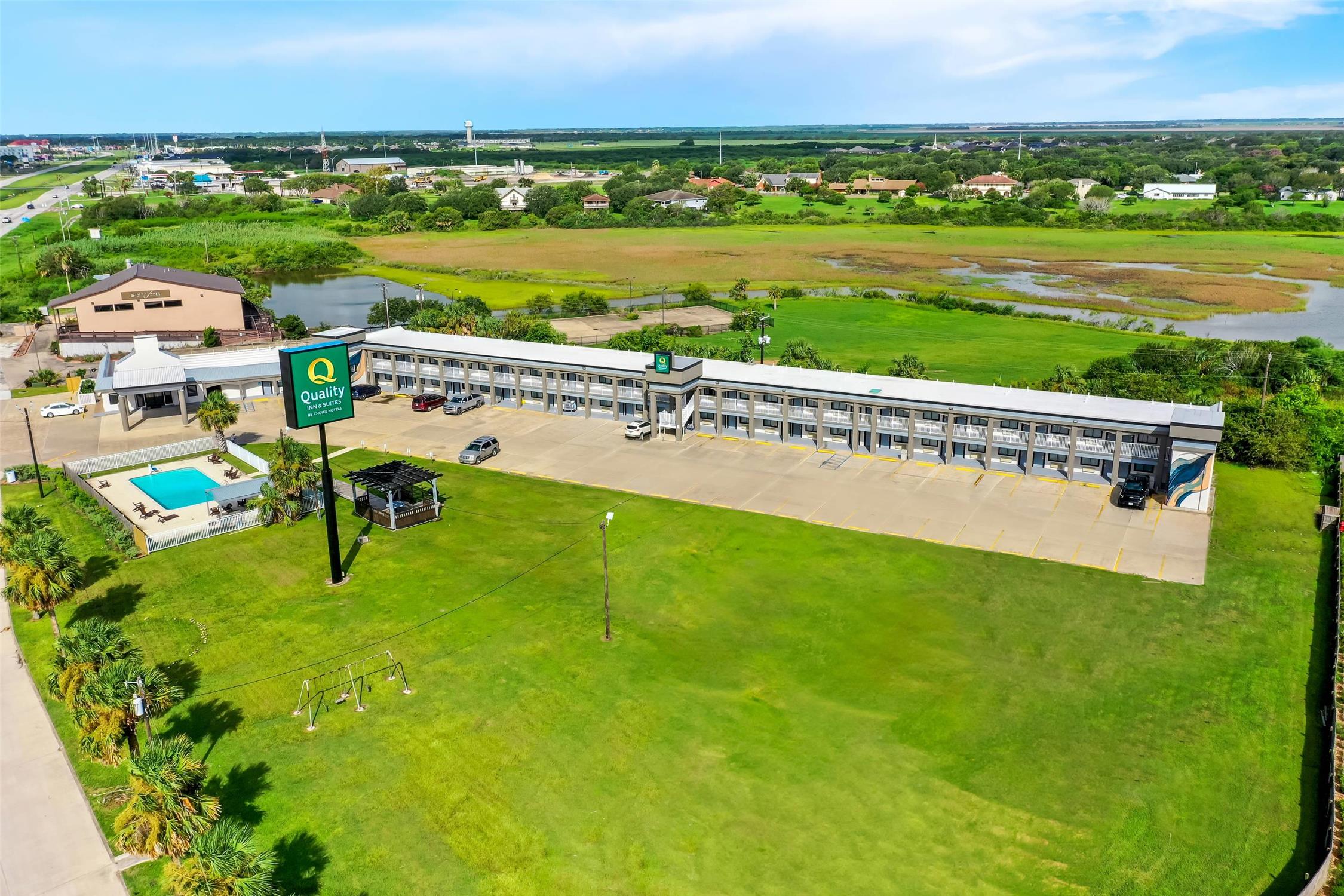 Quality Inn & Suites Port Lavaca Near Lighthouse Beach 28/33