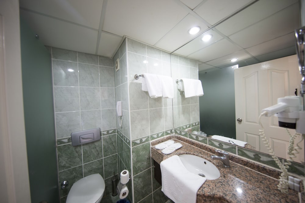 First Class Hotel 32/34