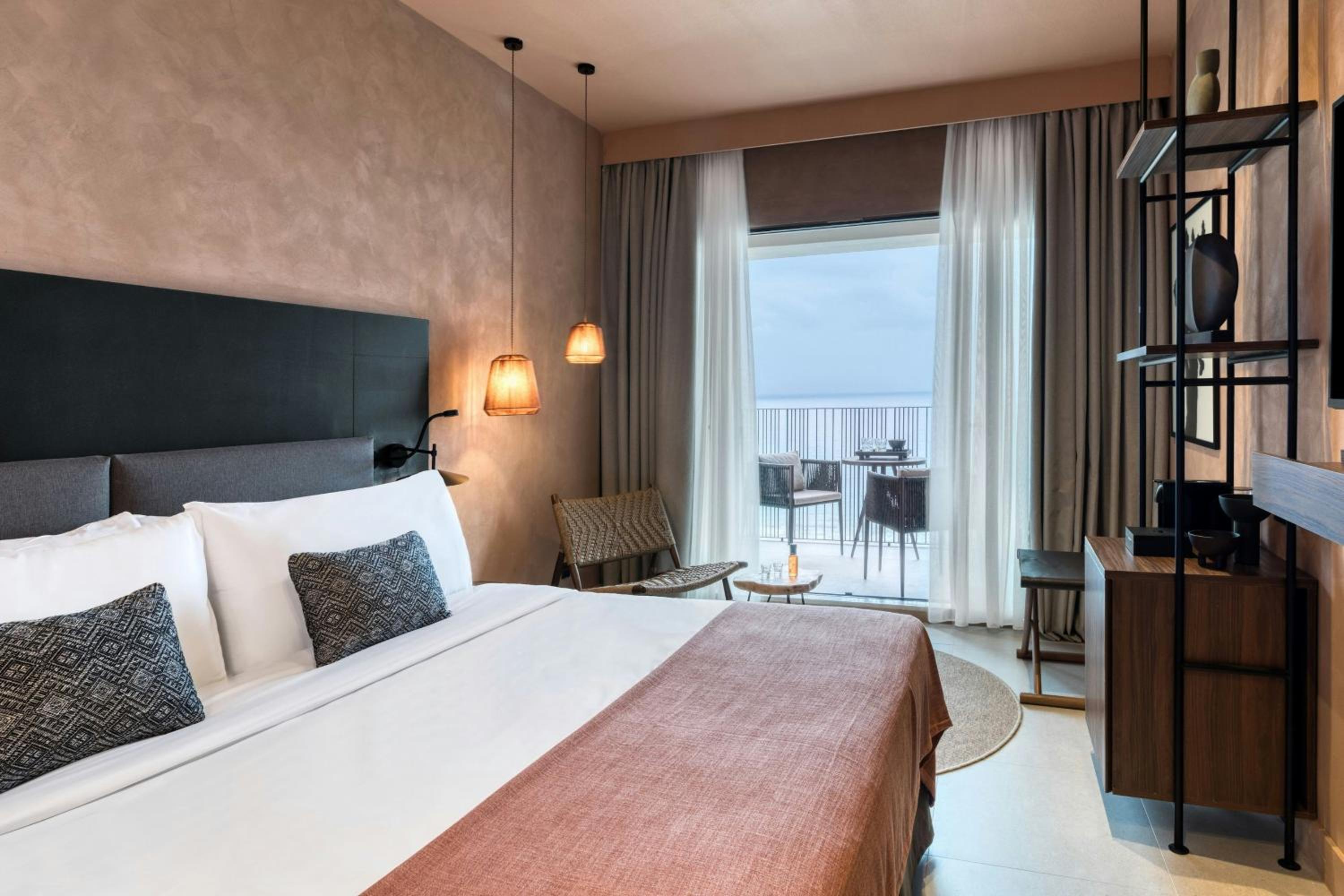 2 Bedrooms, Sapphire, Family, Suite