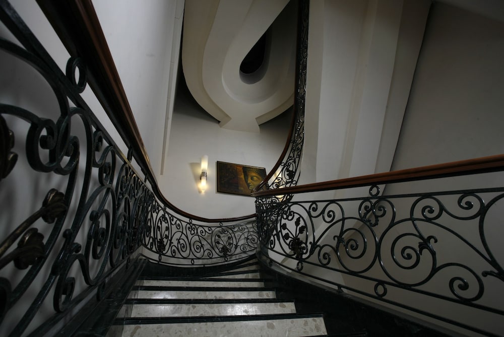 AMBROSIA SAROVAR PORTICO 23/50