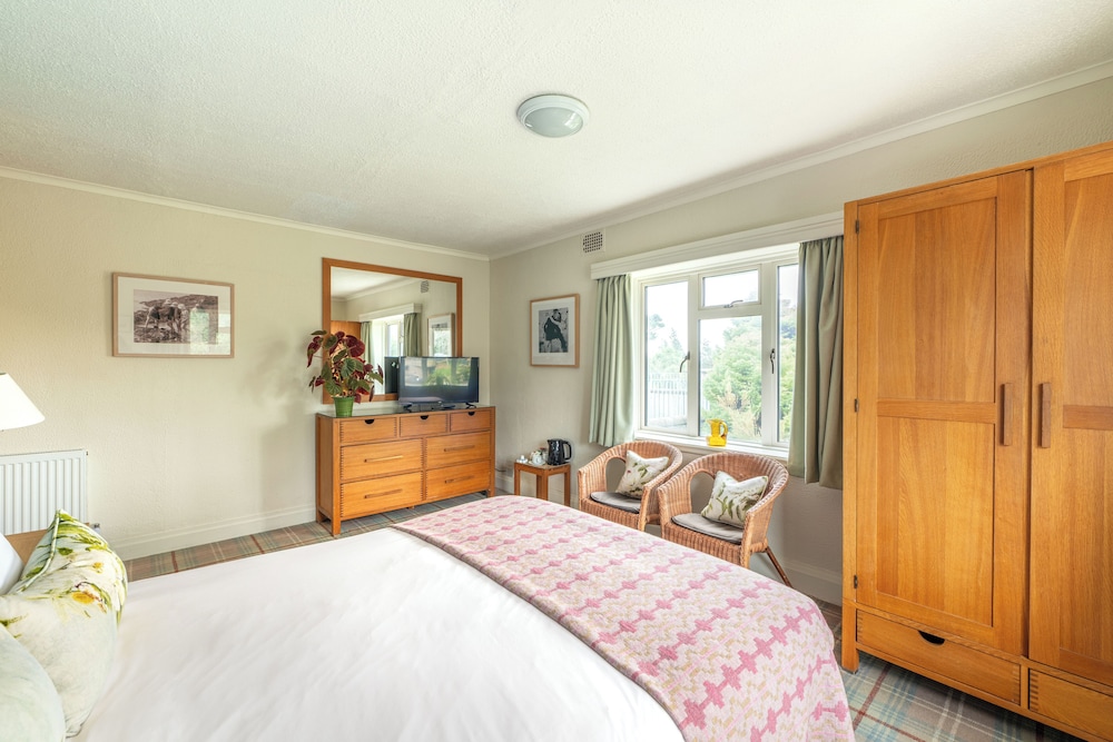 2 Bedrooms, Connecting, Suite, Twin Beds, Double and Twin Beds
