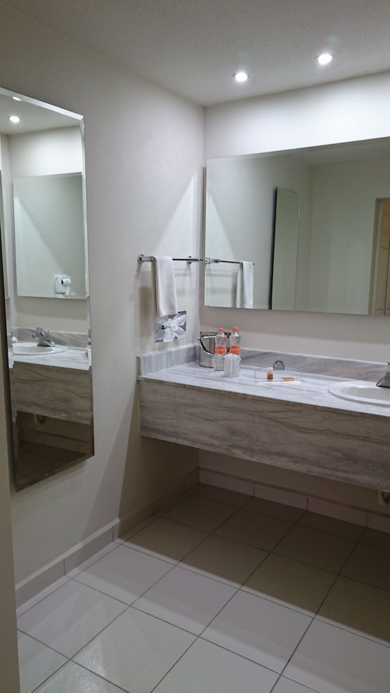 Quinta Dorada Hotel and Suites 17/34