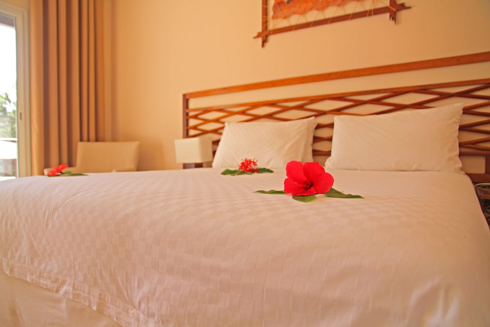 Royal Beach Hotel & Spa 24/84