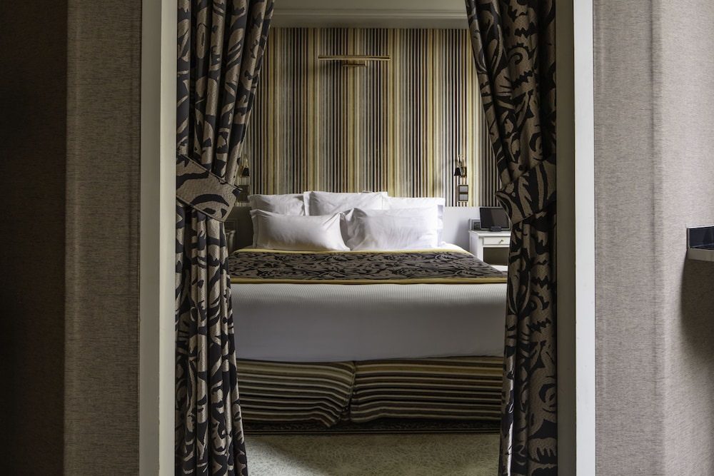 Regents Garden Hotel 49/50