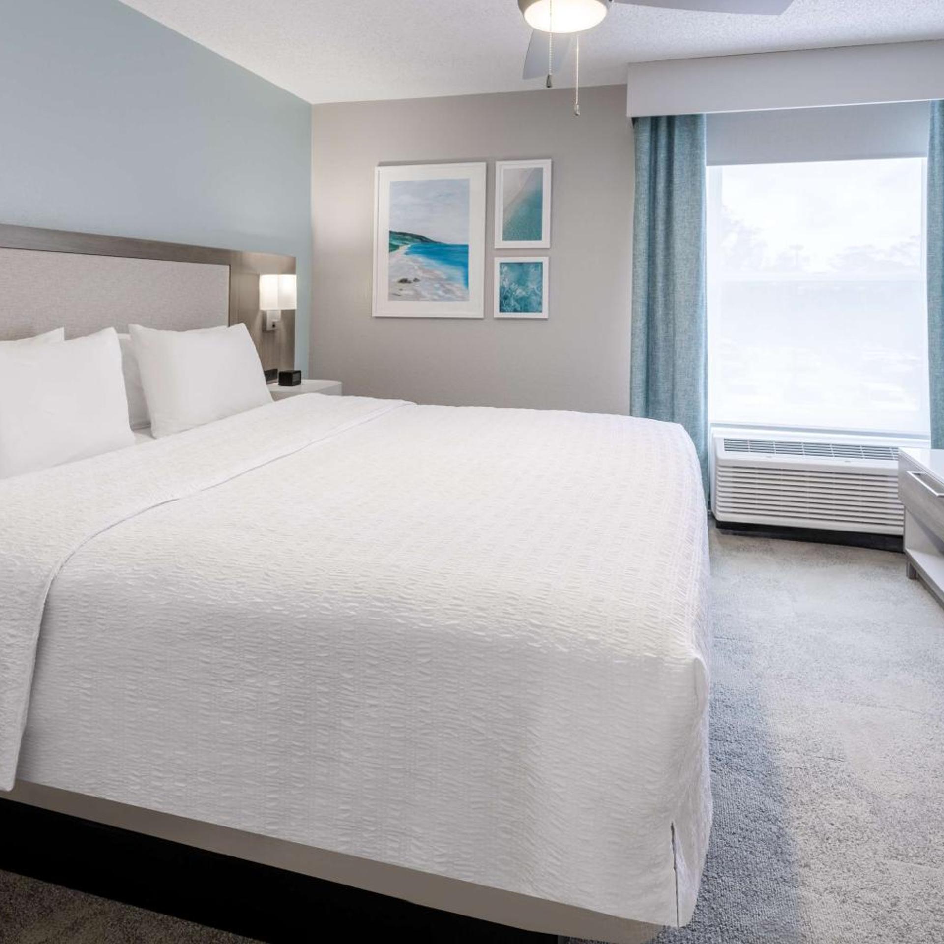 1 Bedroom, Suite, King Bed, Sofa, Kitchen