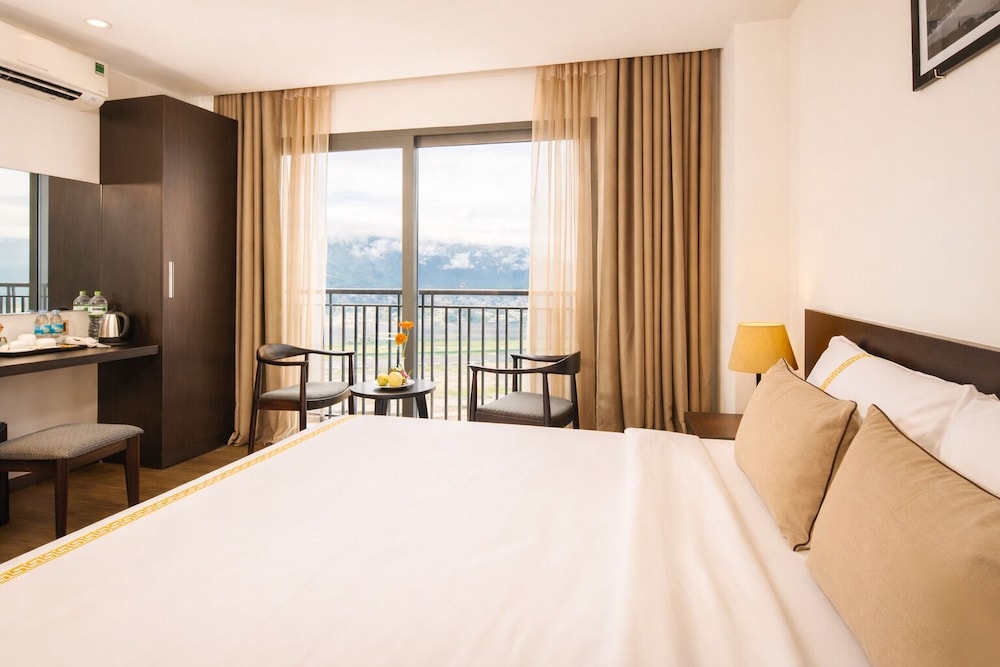 Meriton Hotel 9/100