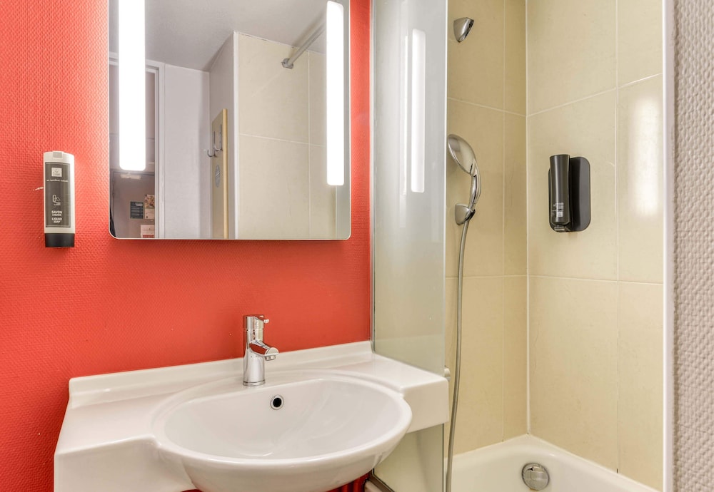 B&B Hotel Montpellier (2) 32/35