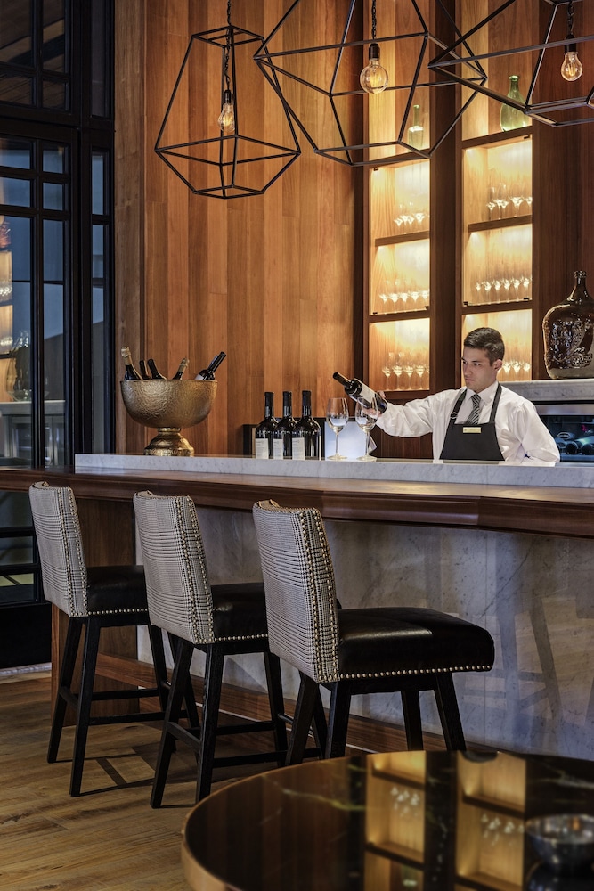 Alvear Icon Hotel 52/72