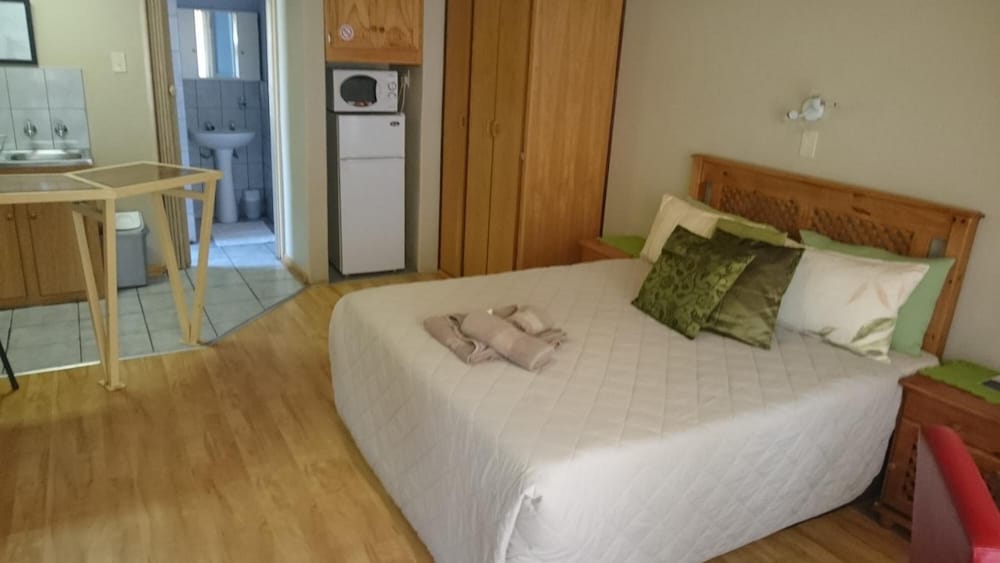 Ladybrand Guest House 7/50