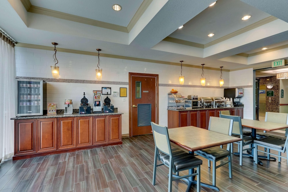 restaurant cafeteria