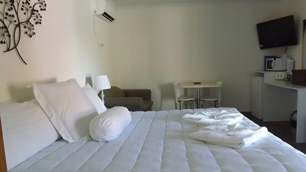 KARUAH MOTOR INN 33/59
