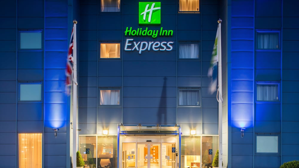 HOLIDAY INN EXPRESS KASSAM STADIUM 1/72