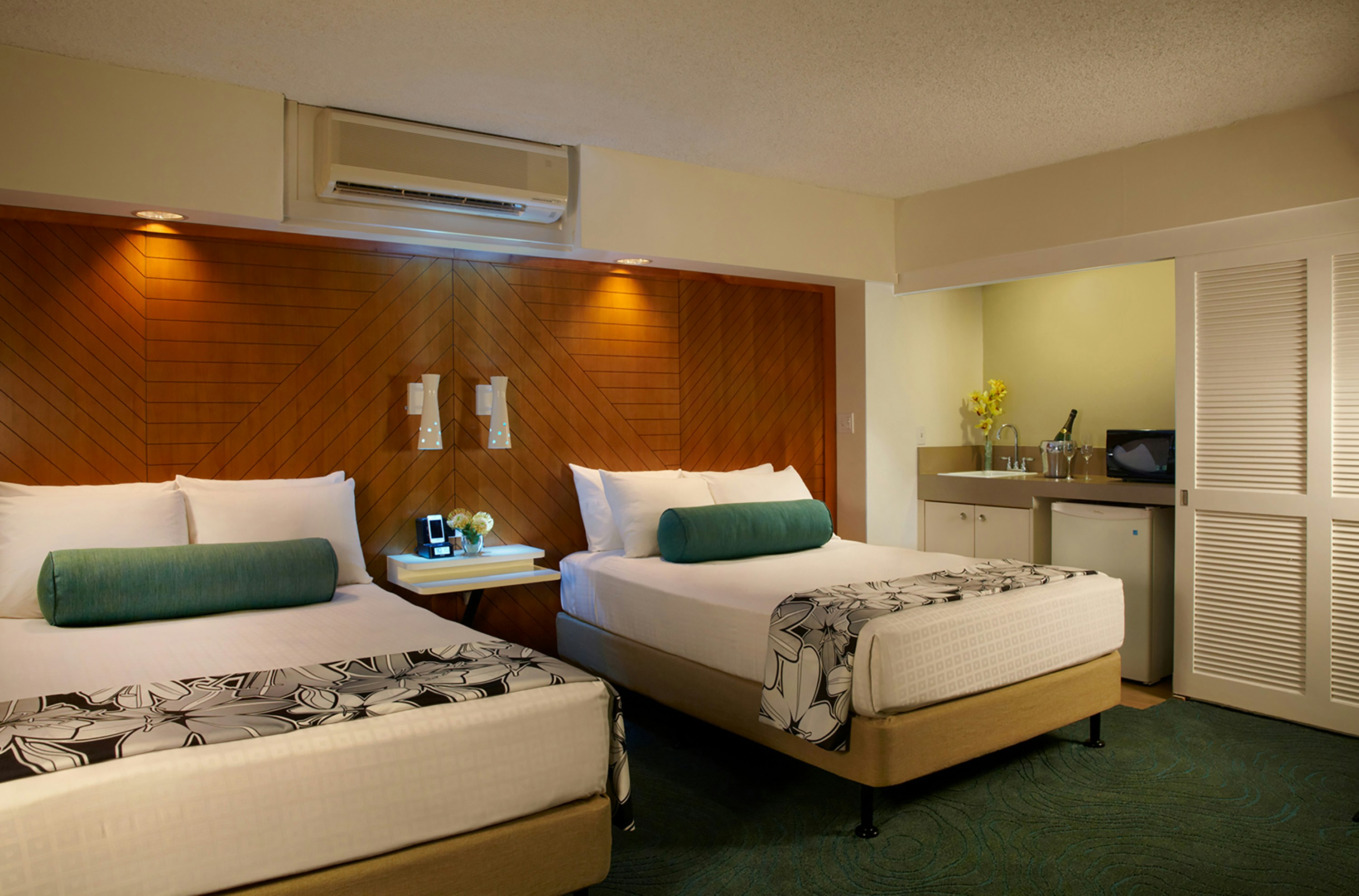 Oasis Hotel Waikiki 8/37
