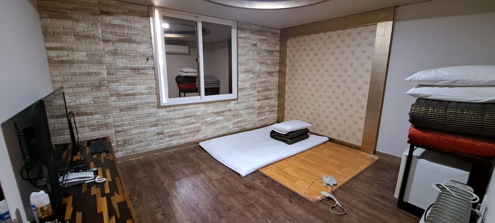 Show Motel Yangsan 30/50