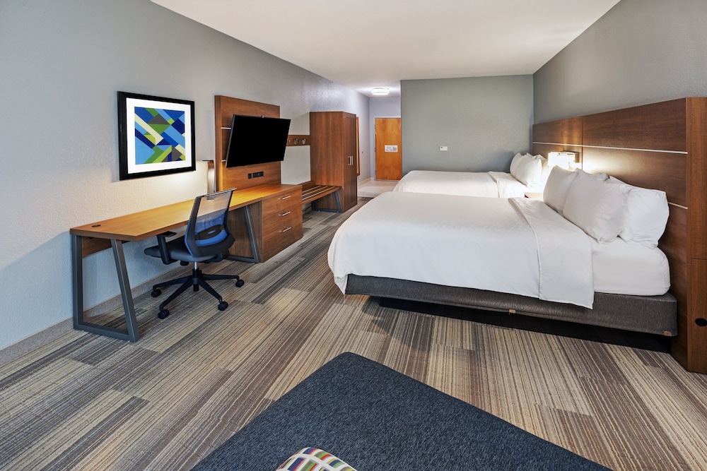 Holiday Inn Express Hotel Suites Hutto 25/72