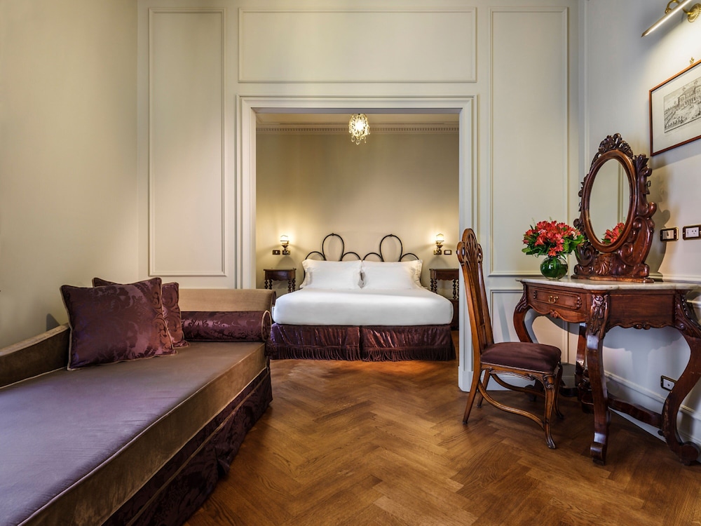 Hotel Locarno 11/73