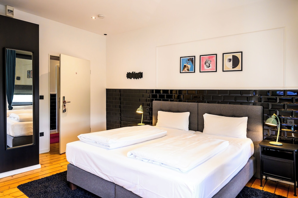 Nikii Hotel 19/59