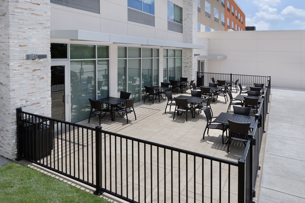 Holiday Inn Express & Suites Bryan 49/69