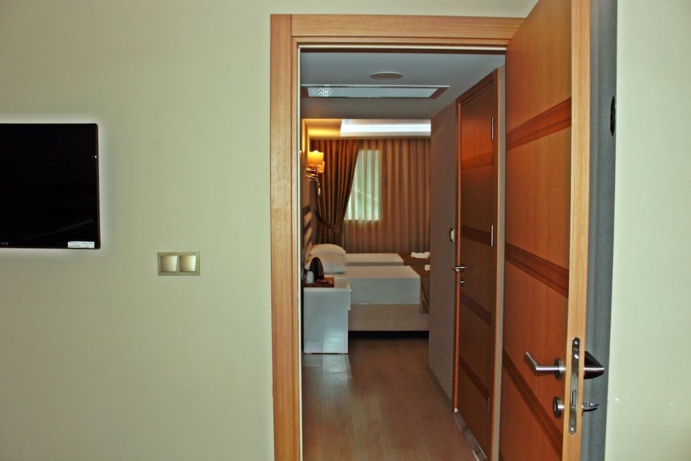 Feza Otel 57/64