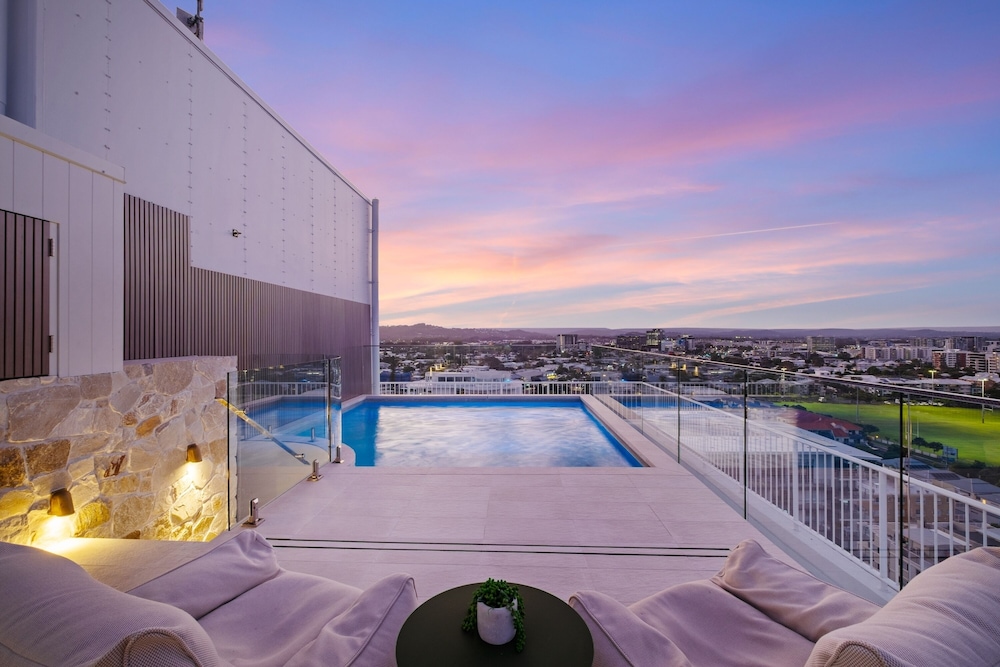 ELOUERA TOWER BEACHFRONT APARTMENTS 30/69