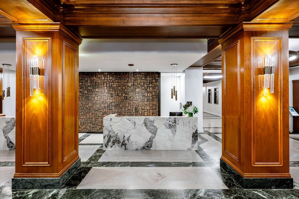 Hotel Fort Des Moines, Curio Collection by Hilton 51/81