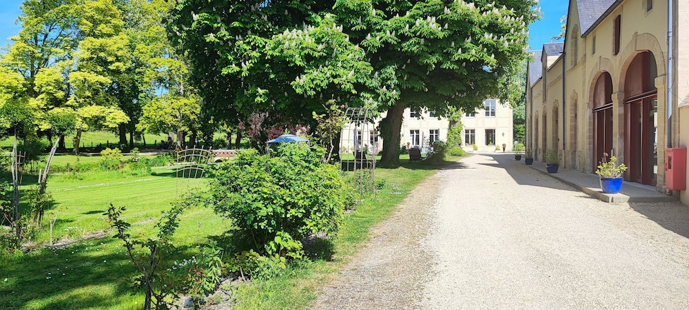 Chateau De Bellefontaine 33/50