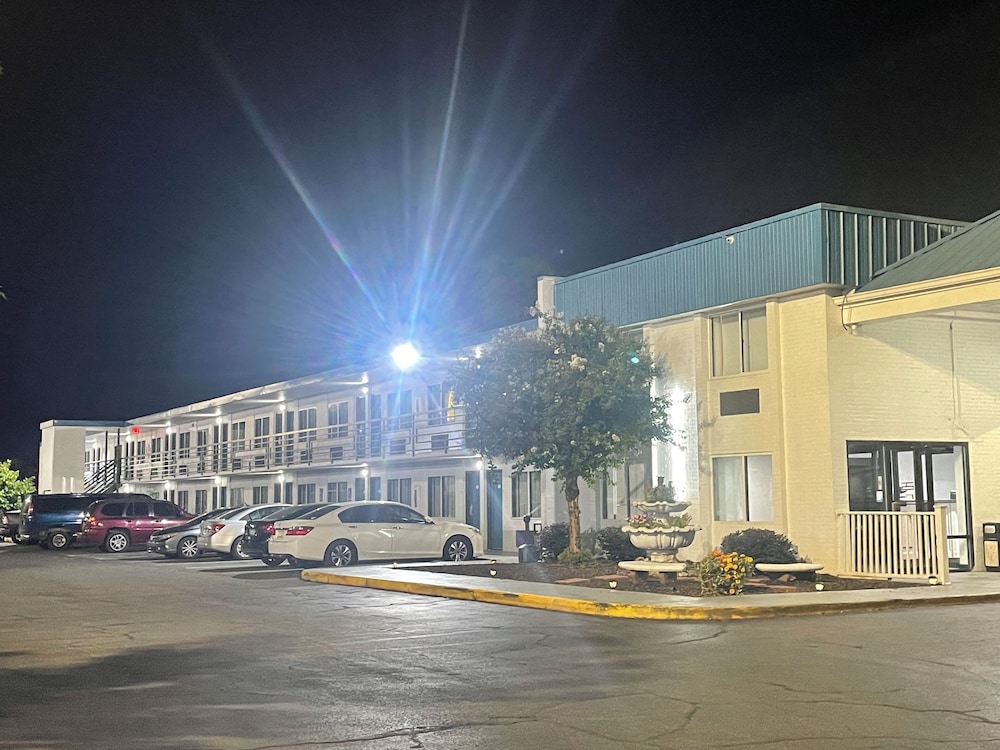 Baymont by Wyndham Rock Hill 45/52