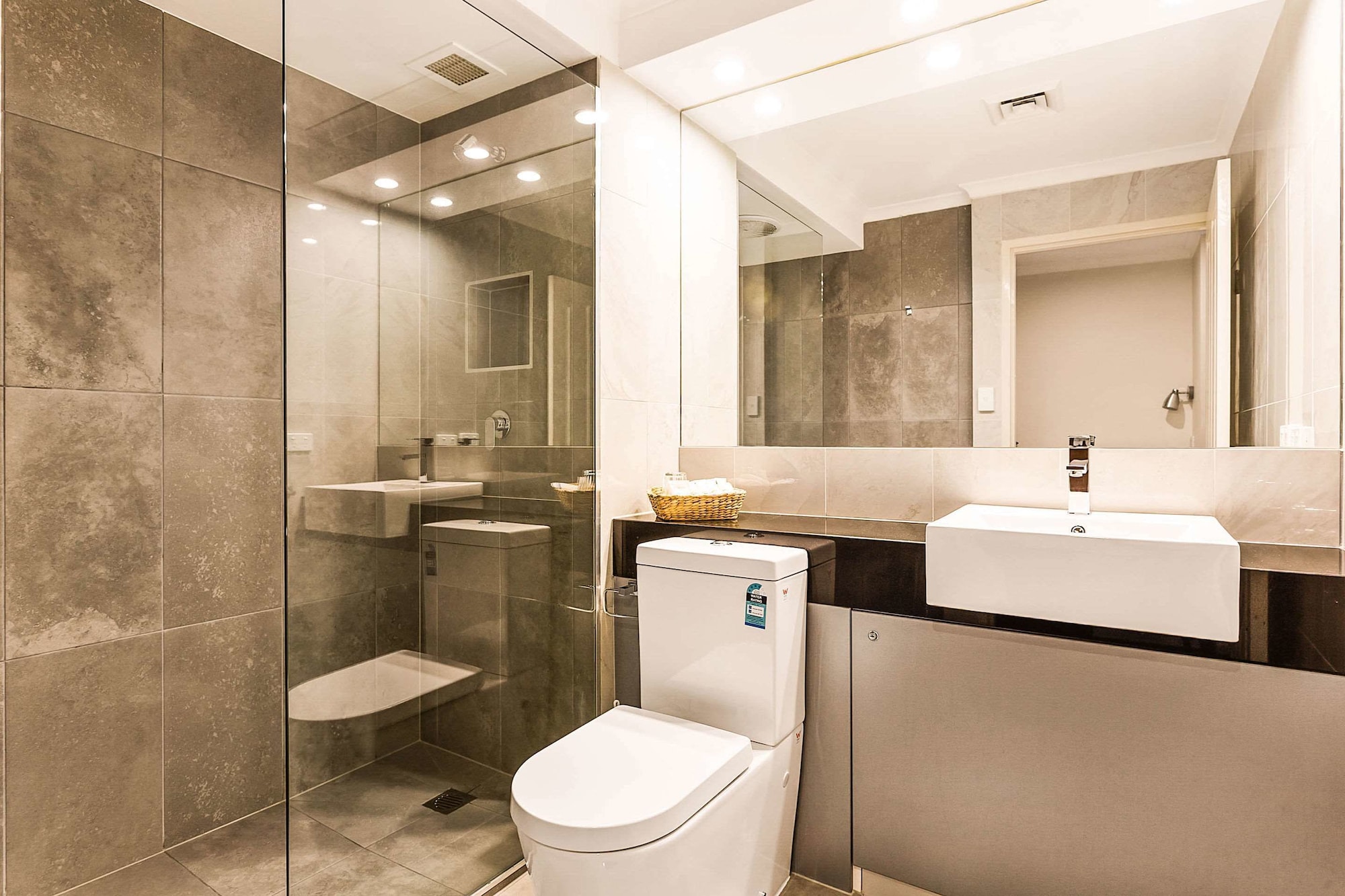 جناح بسرير كوين، Quality Hotel Manor 3/3