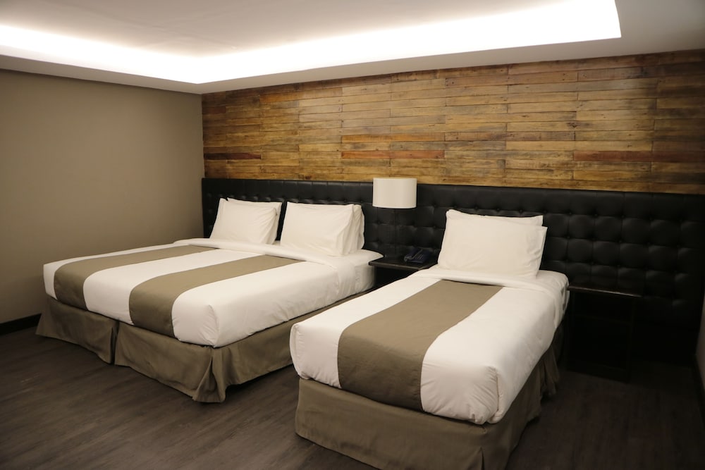 Gt Hotel Jaro 13/40