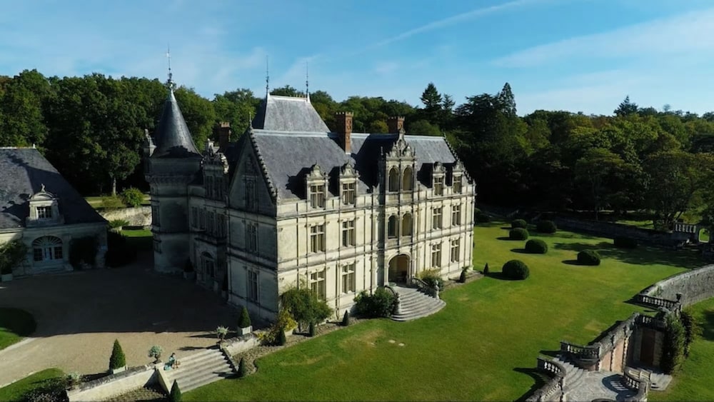 CHATEAU DE LA BOURDAISIERE 52/55
