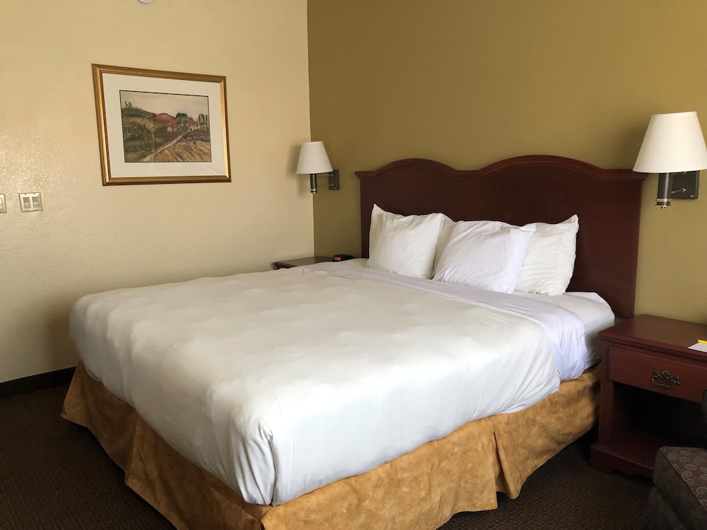 Days Inn by Wyndham Bernalillo 17/43