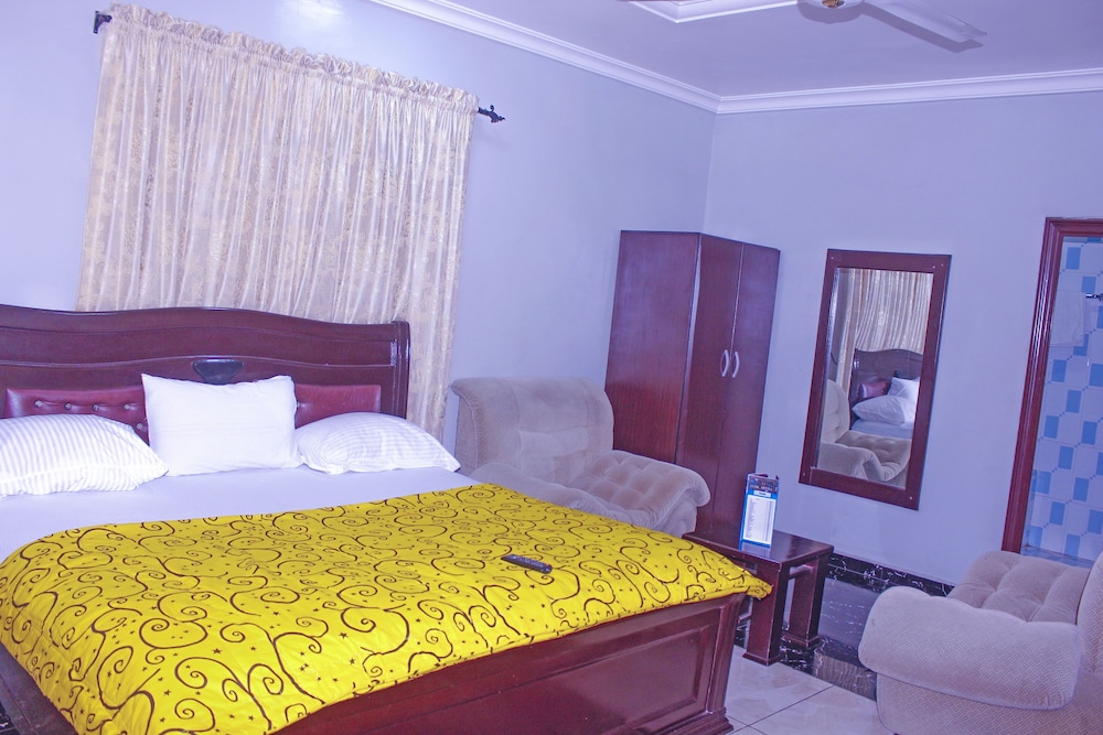 EMROSY HOTELS AND SUITES 27/50