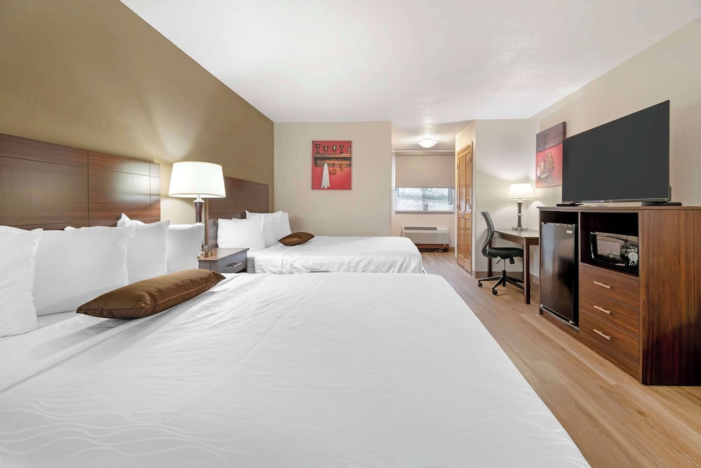 غرفة قياسية بسريرين مزدوجين، Best Western Green Bay Inn Conference Center 1/8
