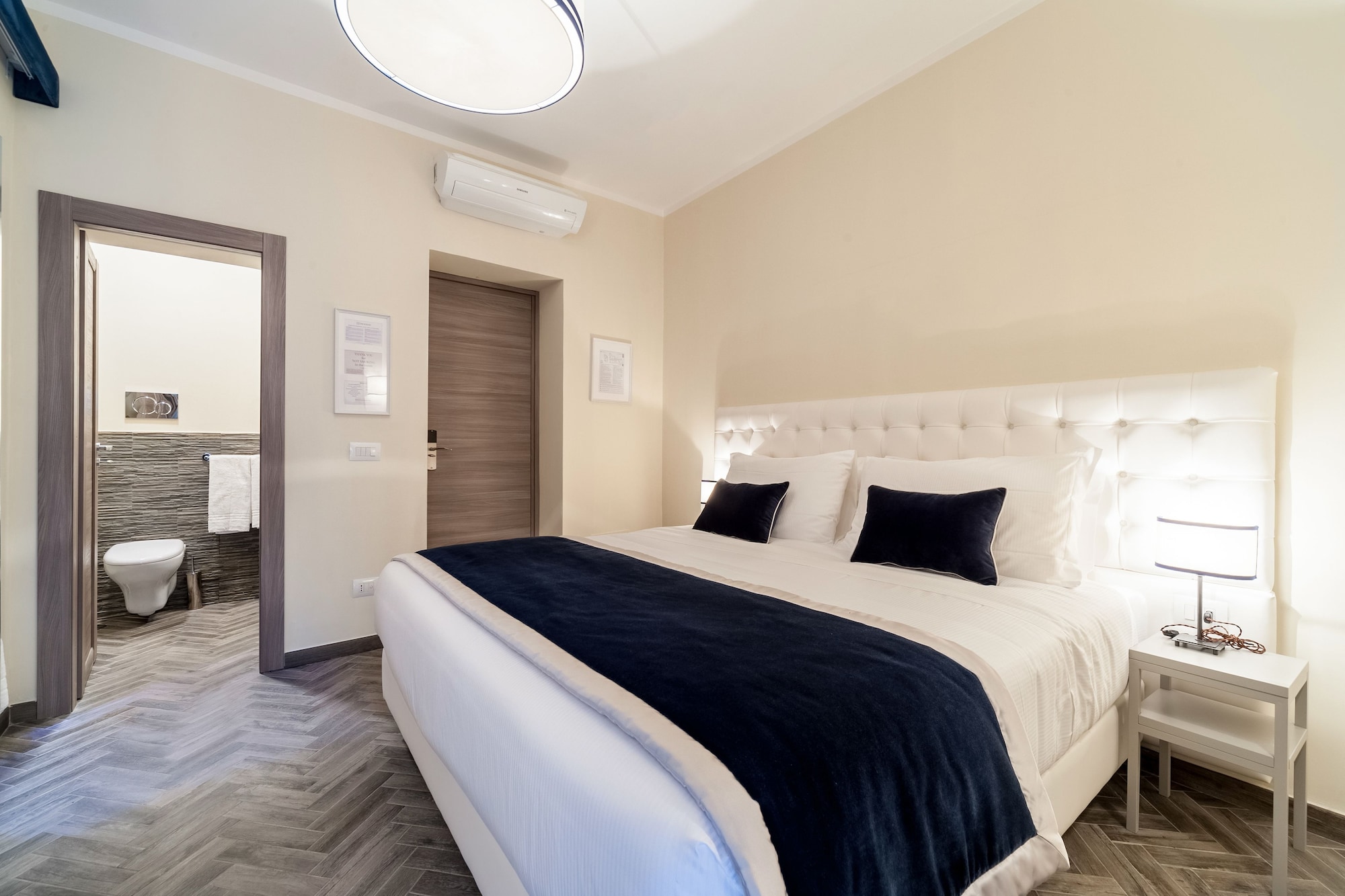 CLASSIC, DOUBLE BED, BALCONY